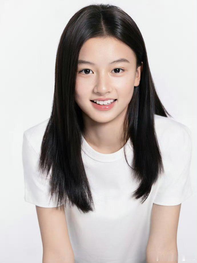 七七回应进组谁懂这种养成系快乐！七七拒走捷径闷头练演技，从素人爆红到官宣进组《明