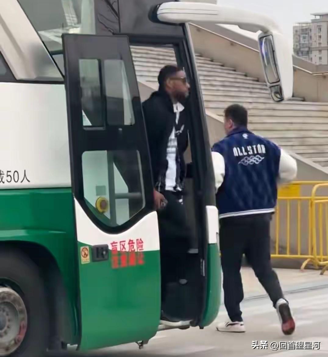 威姆斯加入广东东莞宏远俱乐部，是辅助杜锋当助教，还是陈老板为未来主教练布局？
威