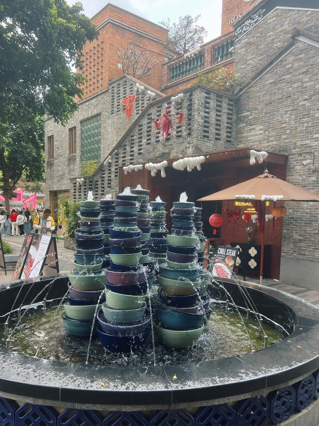 2026年2月22日，年初六
和大学同学约在佛山岭南新天地相聚
我们在里面转了一