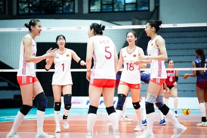 小丫们 加油2025年世界U21女排锦标赛中国女排 3-0多米尼加中国U21女排