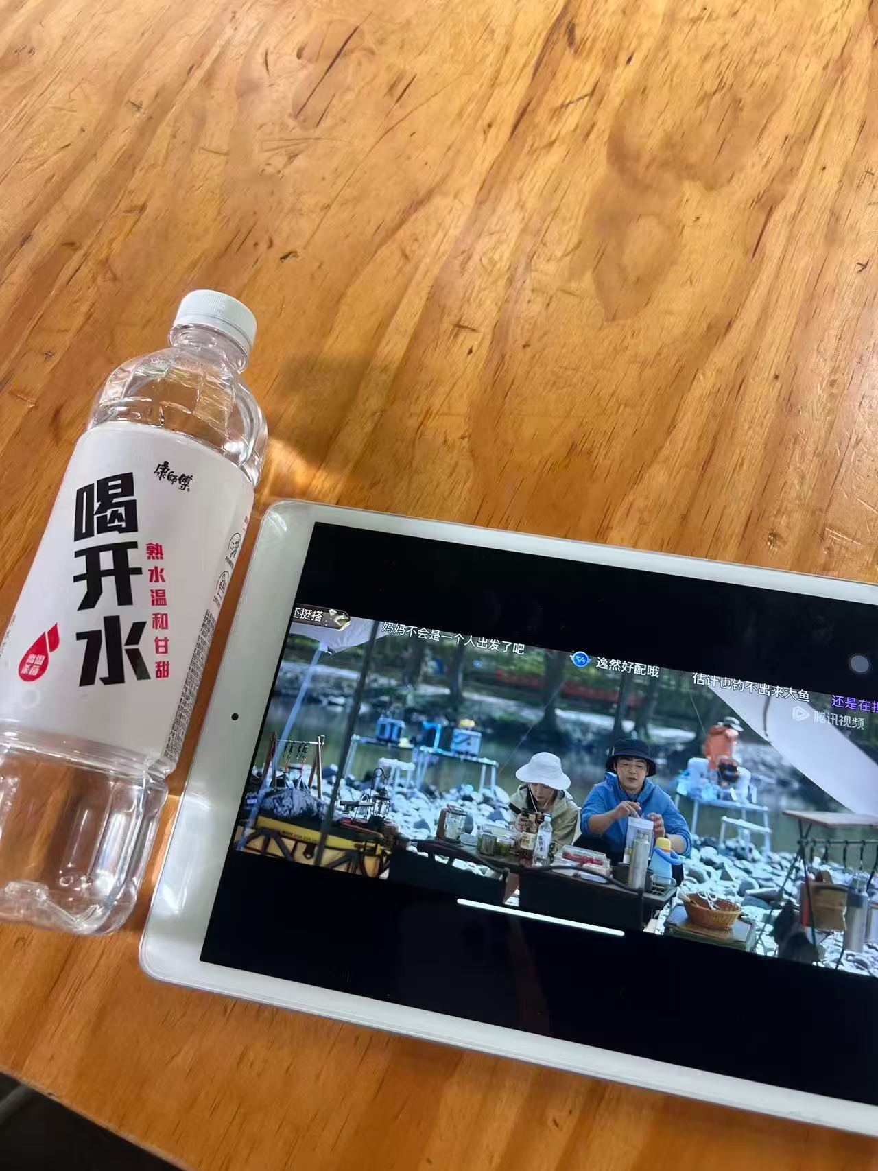 追剧零食配同款喝开水，解腻又舒服，简直绝配！只喝水不喝饮料的朋友康师傅喝开水温养