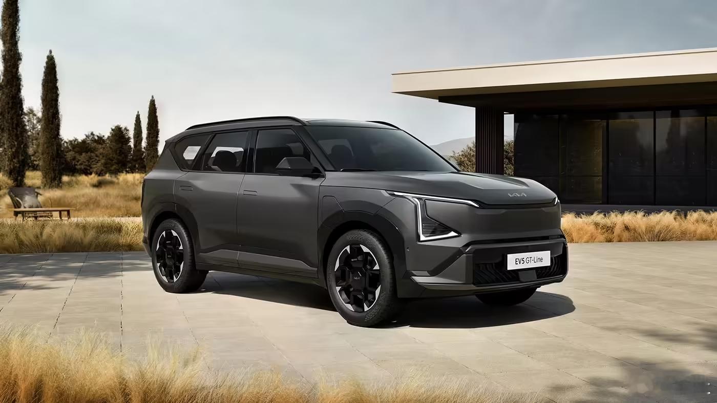 起亚EV5 2026款中期改款曝光12月29日，起亚纯电SUV车型EV5将在明年