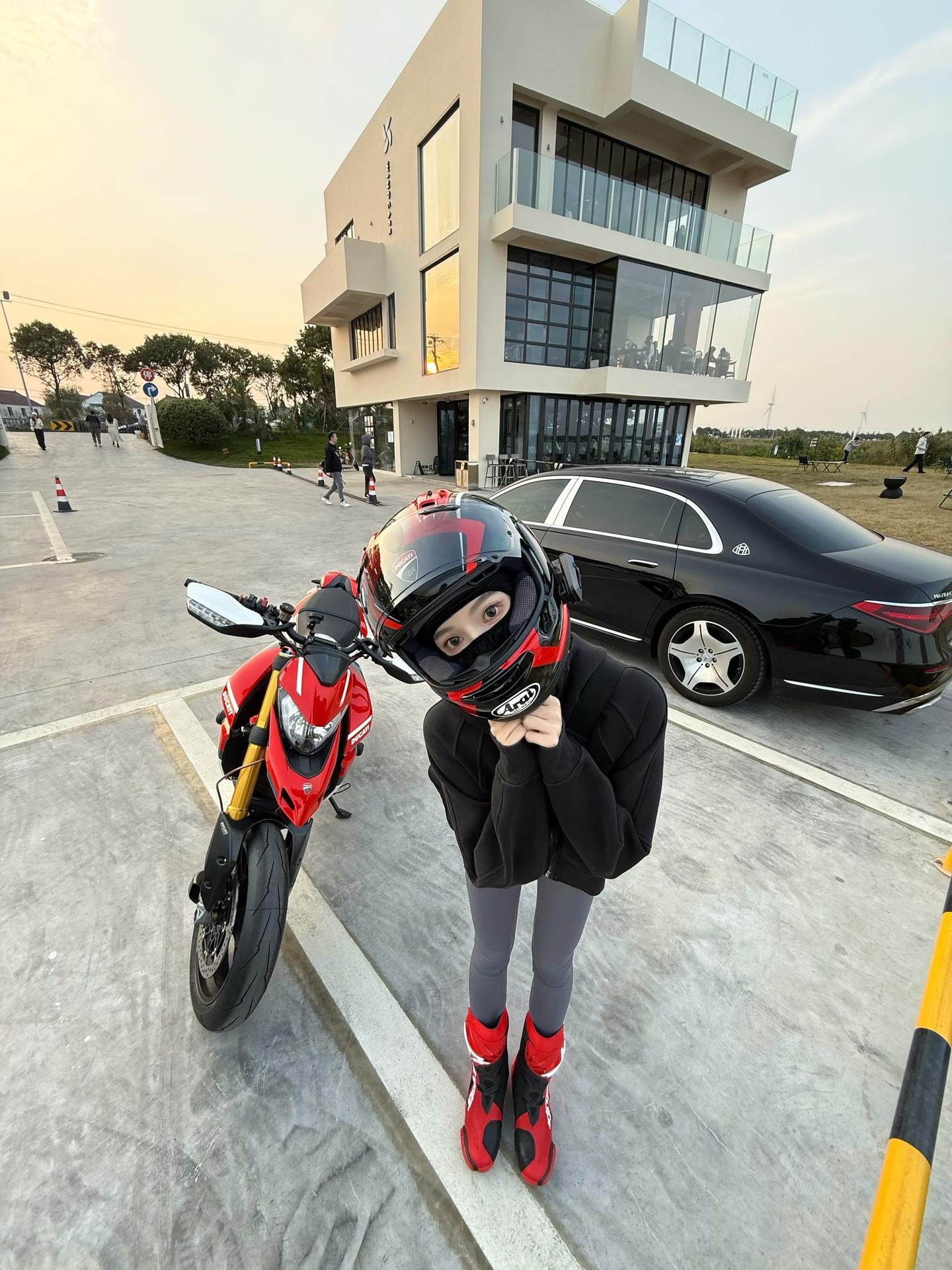 请….请和我一起骑车吧