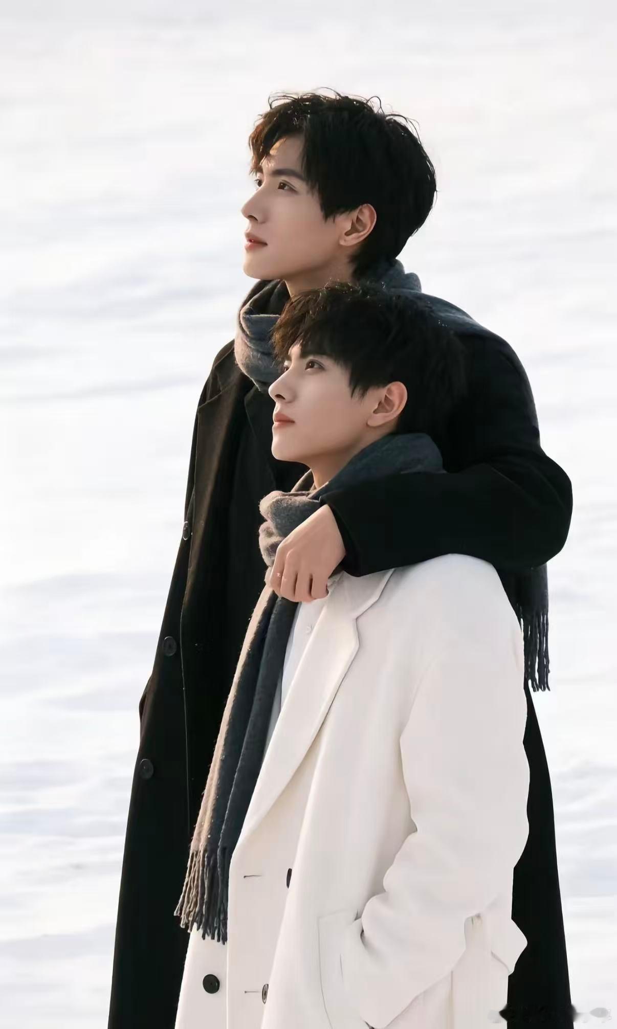 🦊🐰愿神明偏爱，佑展丞一往无前🩷💚 