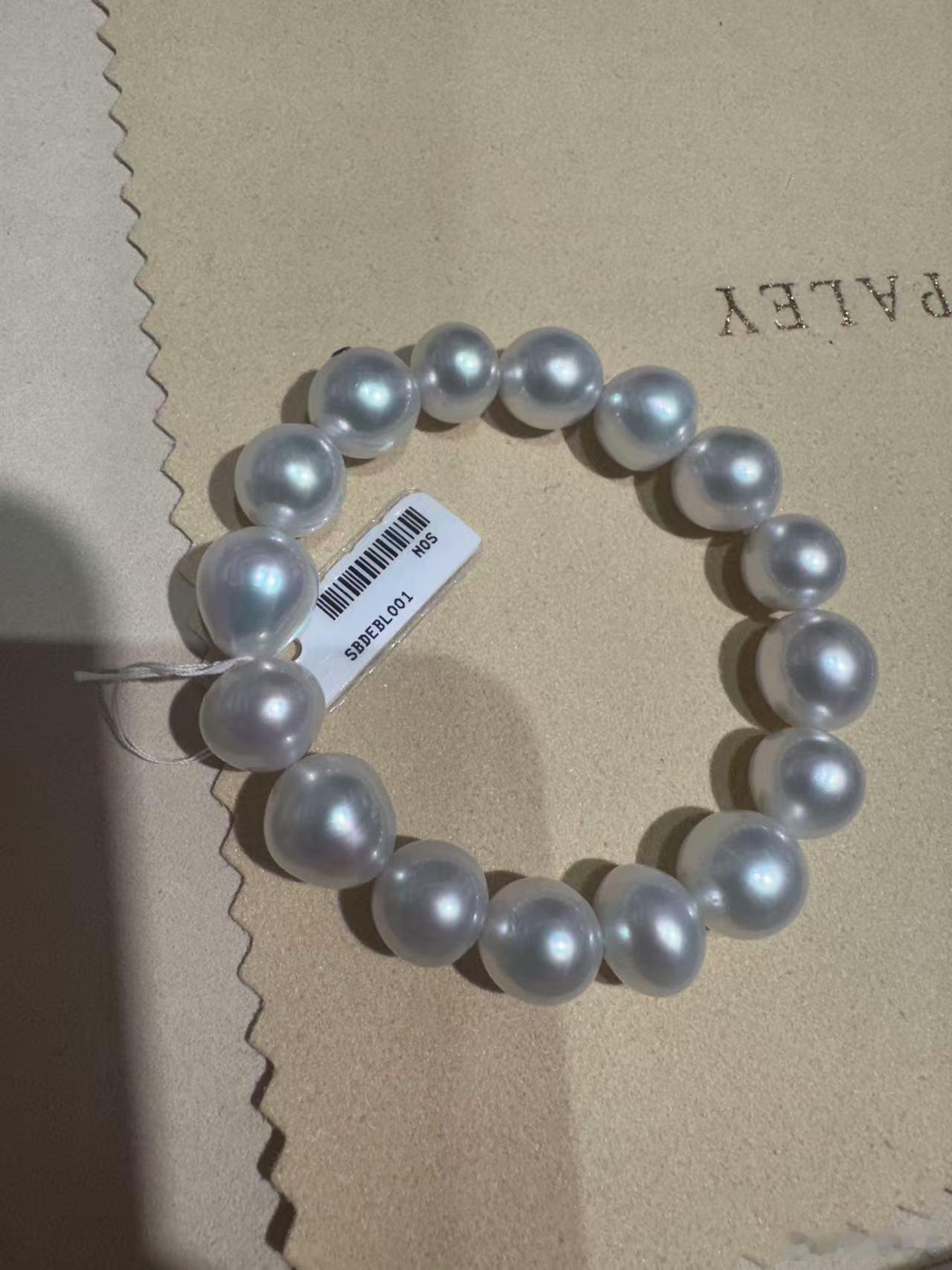 不知道每天赚1000块钱够不够生活的每天赚1000块，一个月就是3W，够不够生活