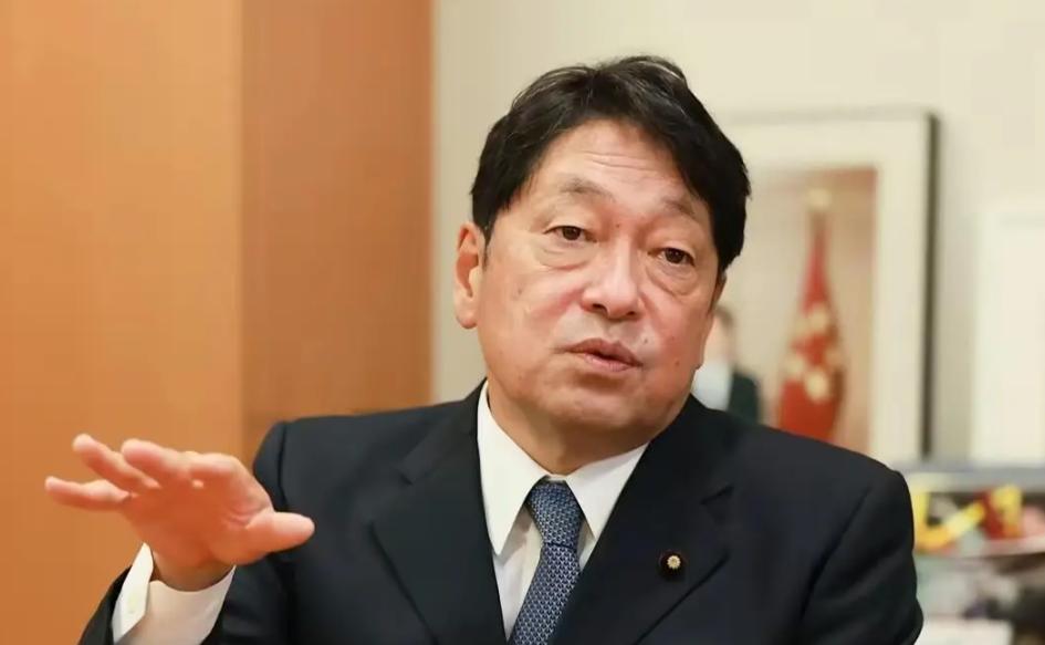 日本前防卫大臣小野寺五典此前完成了一趟极不寻常的基辅之行。
受制于战时领空封锁，