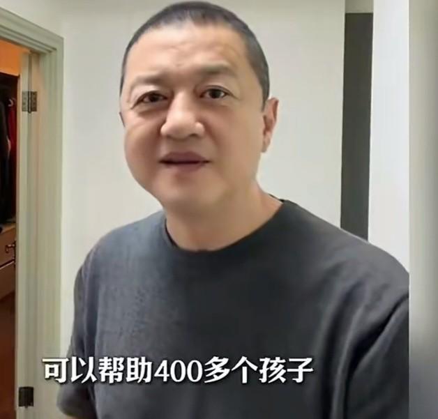 李亚鹏被嘲“寒酸”，

不是没道理的。

一场慈善晚宴，只筹了400多万，

对