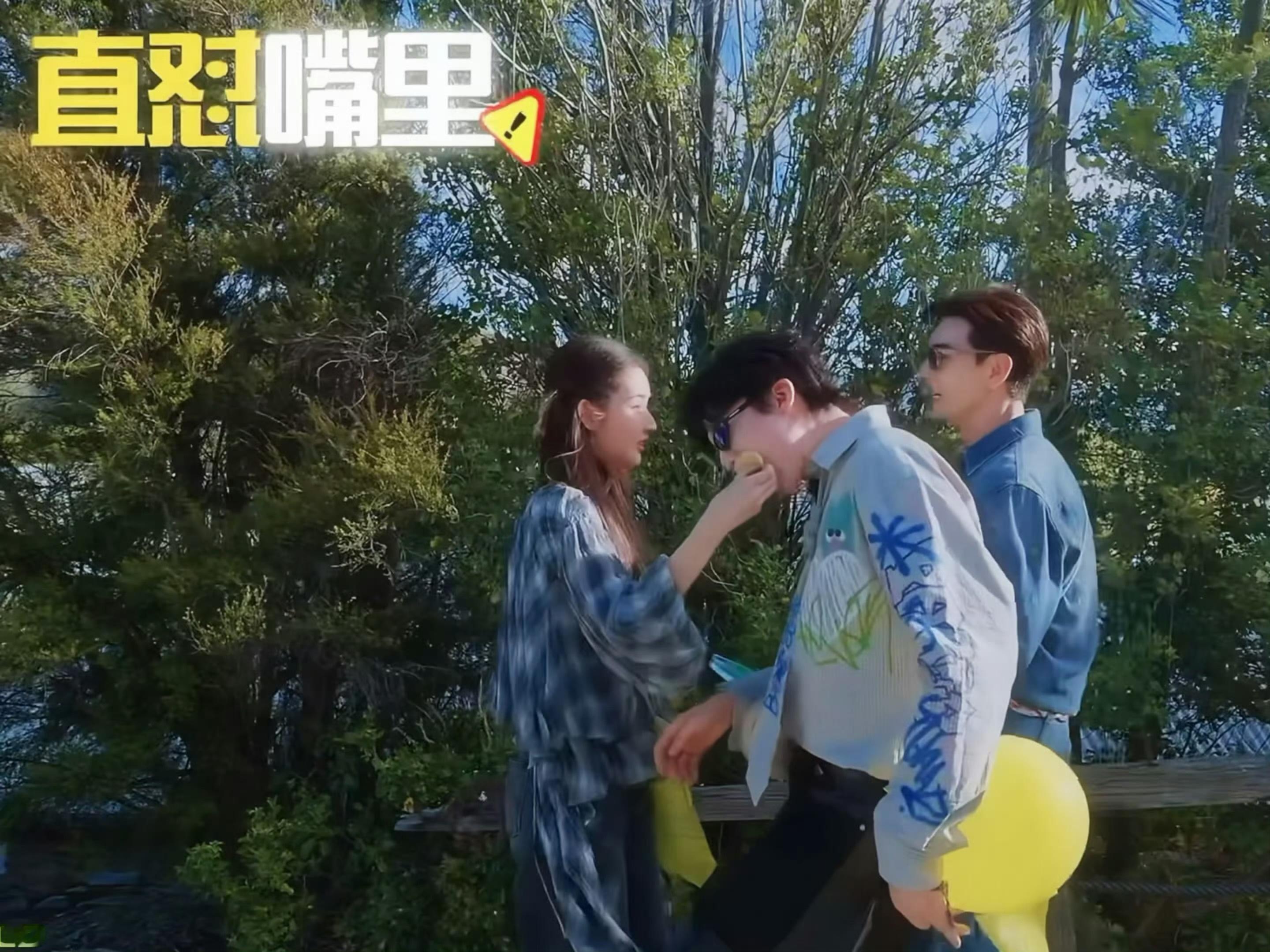 摩登兄弟刘宇宁  笑著鬧，伸手接。熱鬧是真的，溫柔也是真的。🩵刘宇宁