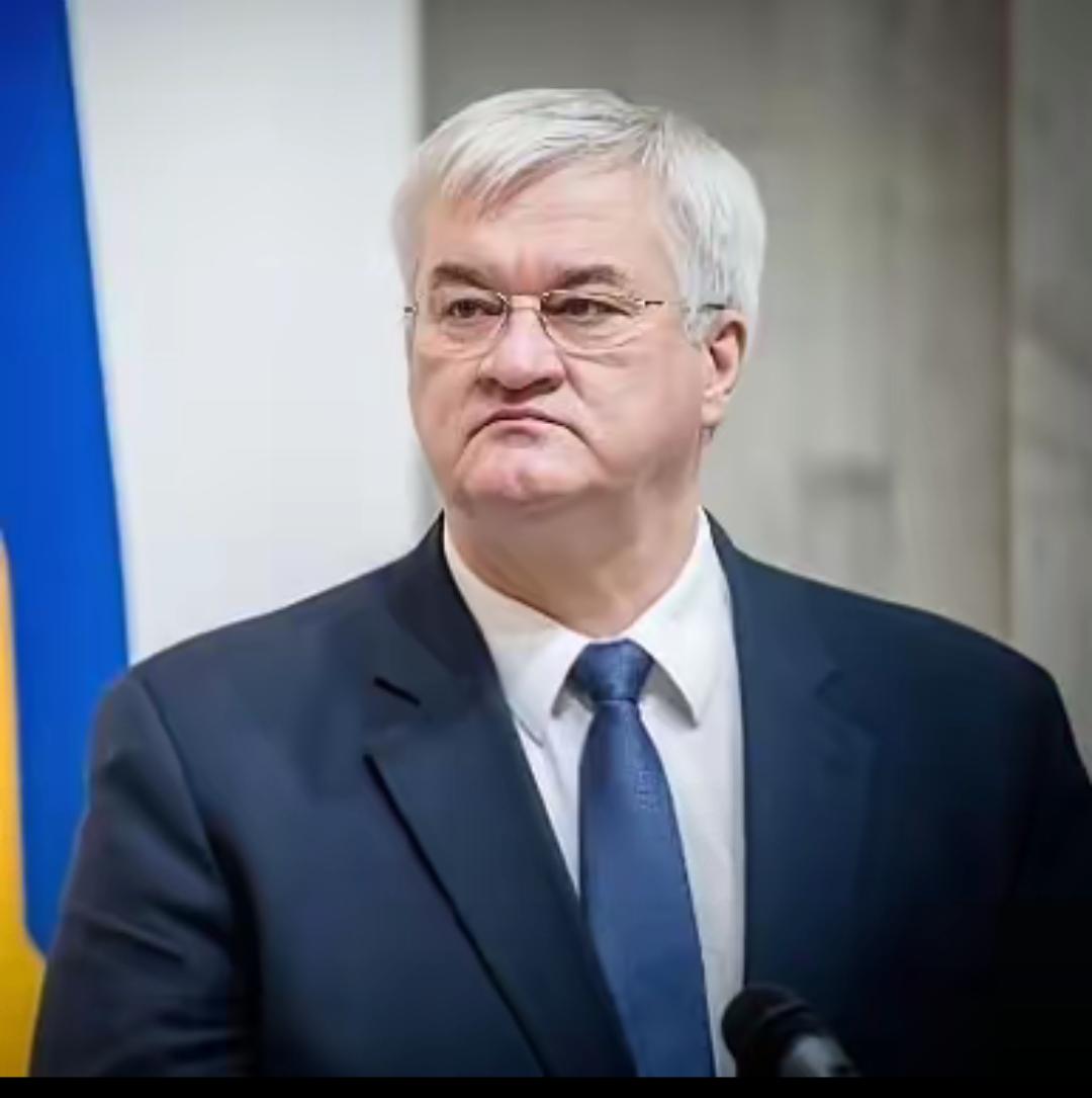 突发大新闻，俄乌冲突又炸出新高潮，今天乌克兰外长直接放话，声称俄罗斯敢用“榛树”