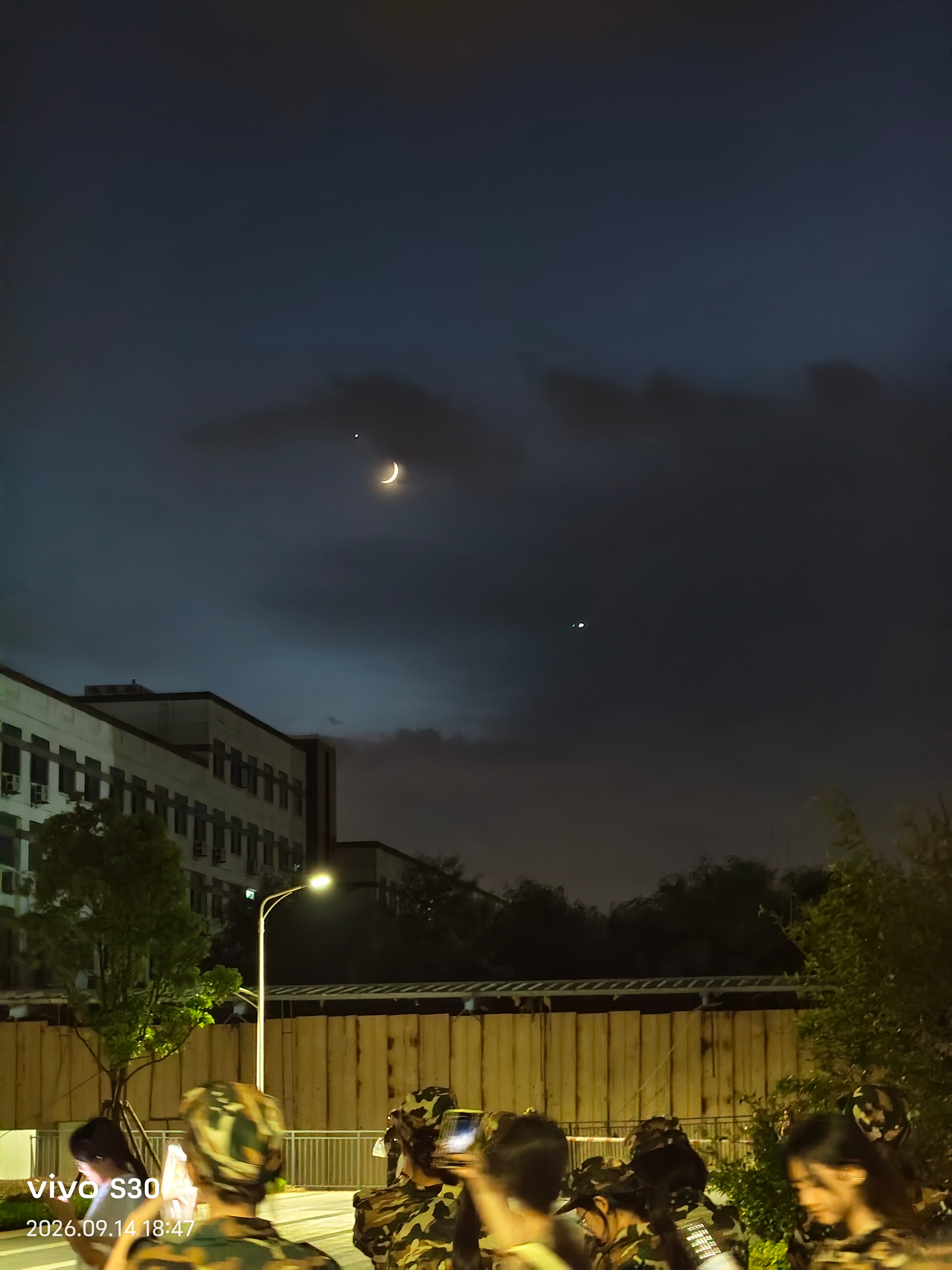 金星伴月 ​​​