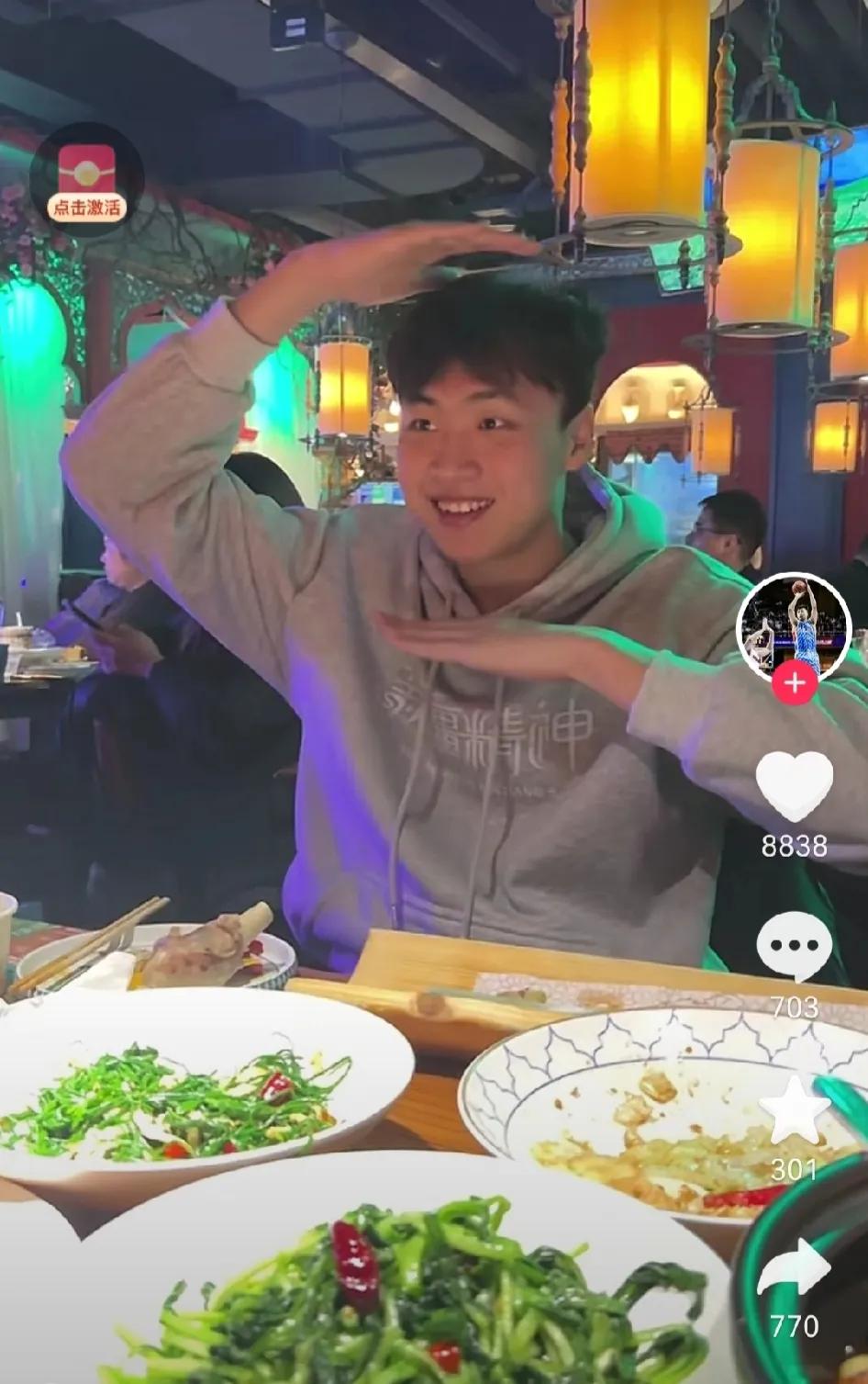齐麟在新疆玩得很嗨，饮食完美接受，舞蹈也学会了

新疆队今晚打山西，这场球难度不