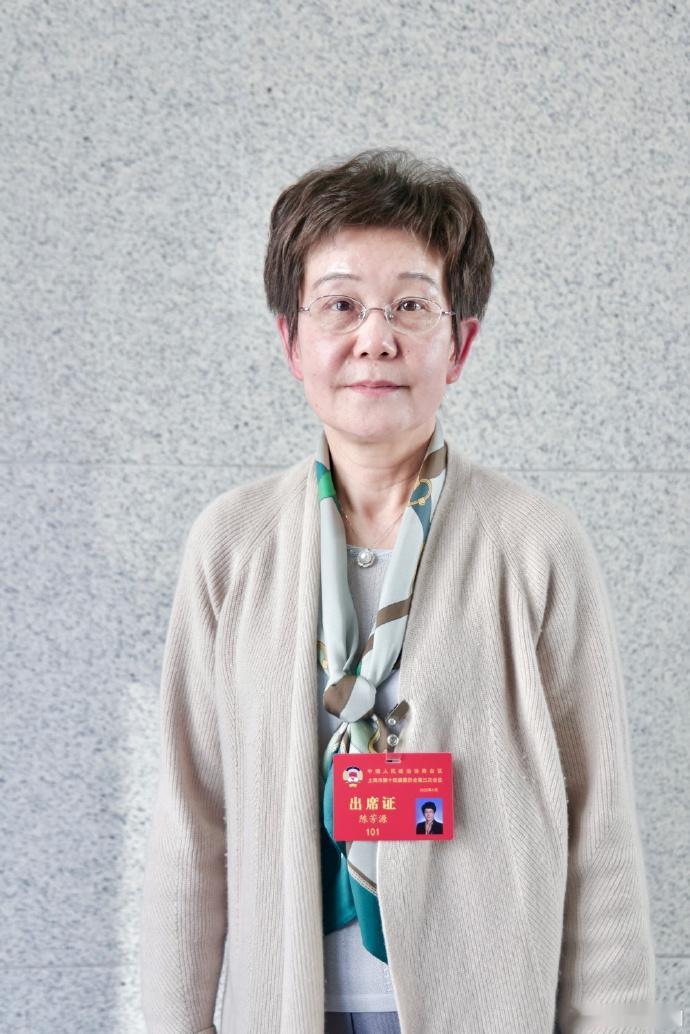 【两会之声｜ 委员建议在浦东试点单身女性冻卵 ，严格把控适应证】 建议在浦东试点