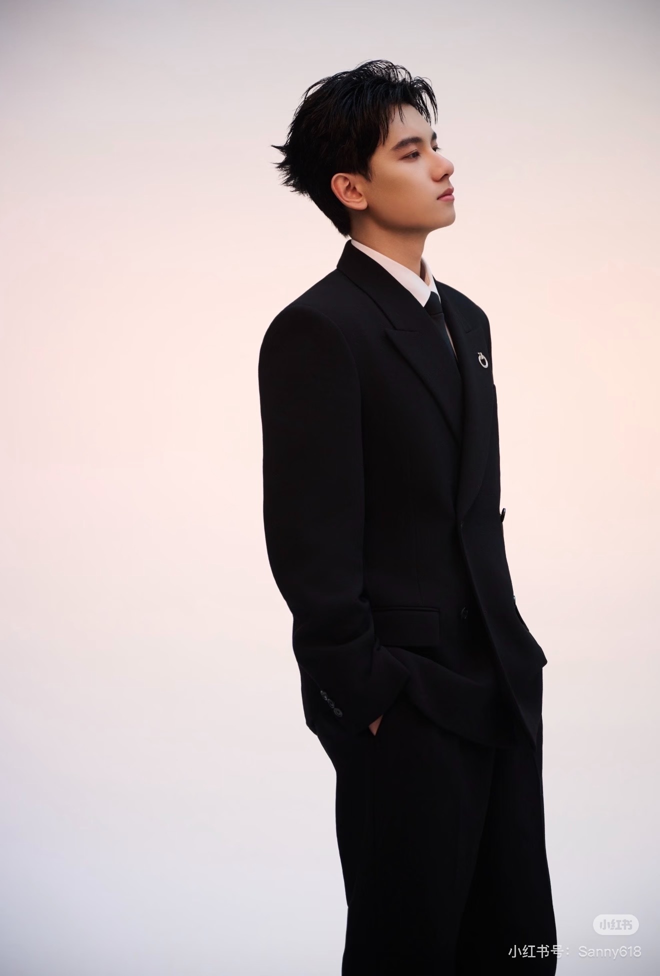 网传《十日终焉》有肖战、魏大勋、胡先煦三位不同风格的帅哥，这个阵容我必须得尝尝咸