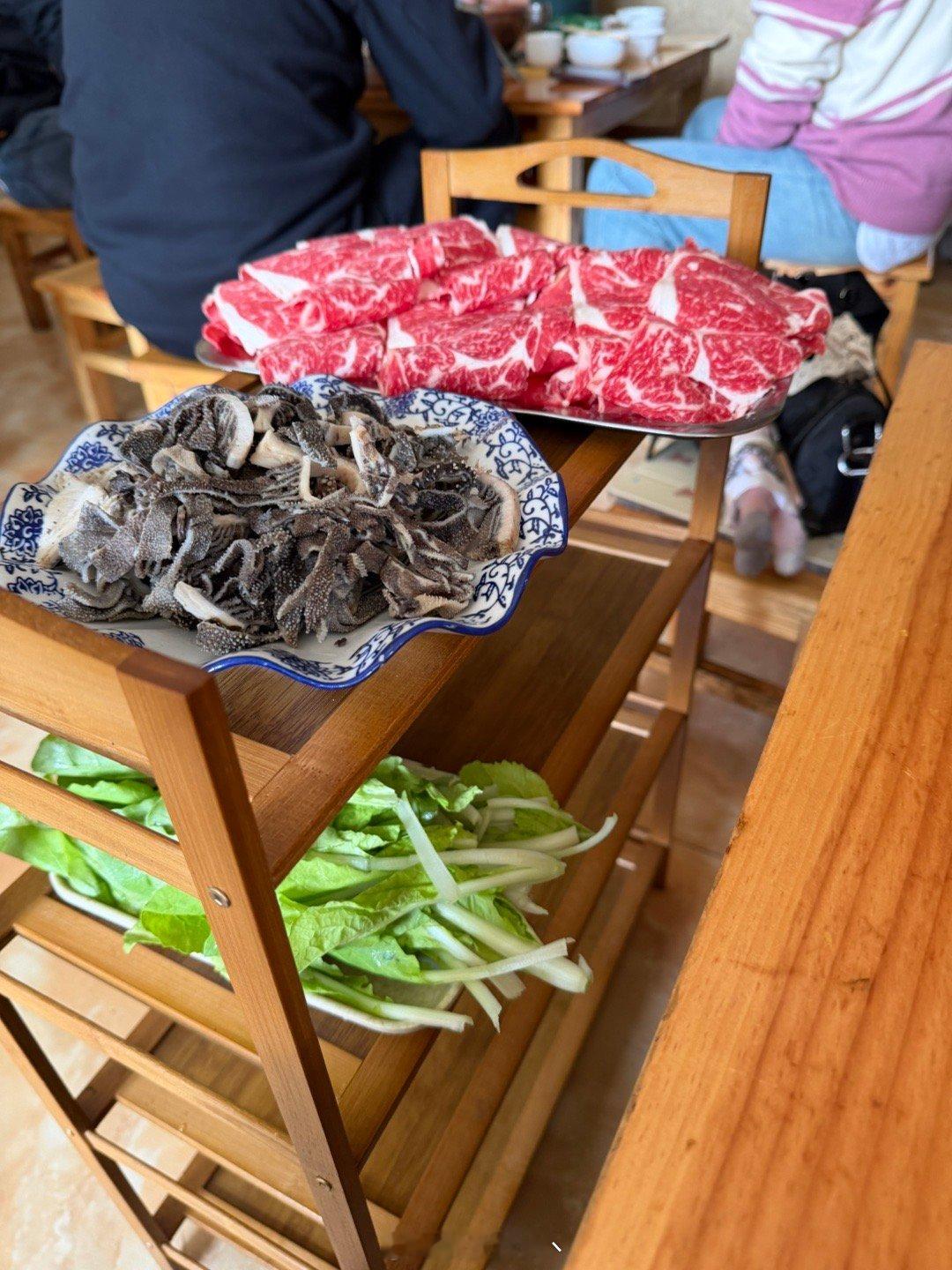 原来云南的一斤是1000g，一斤牛肉半斤牛肚，端上来的时候傻眼了怎么这么多[晕]