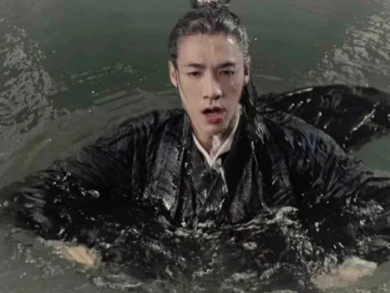 同样是出水，导演你还说自己不偏心么！内娱神颜！每一帧都值得观众细品！ ​​​