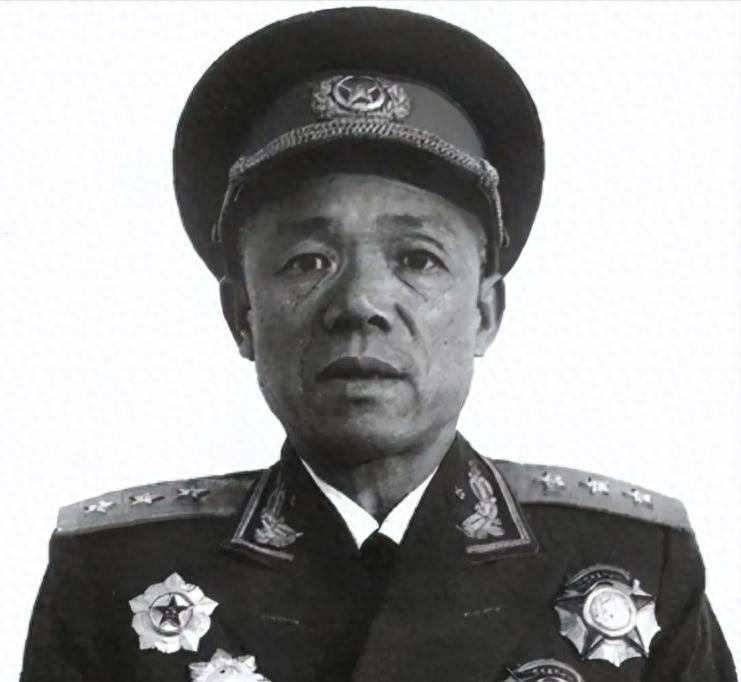毛主席最为器重的第一爱将地位稳如泰山，连许世友都未曾享受过如此殊荣！
1945年