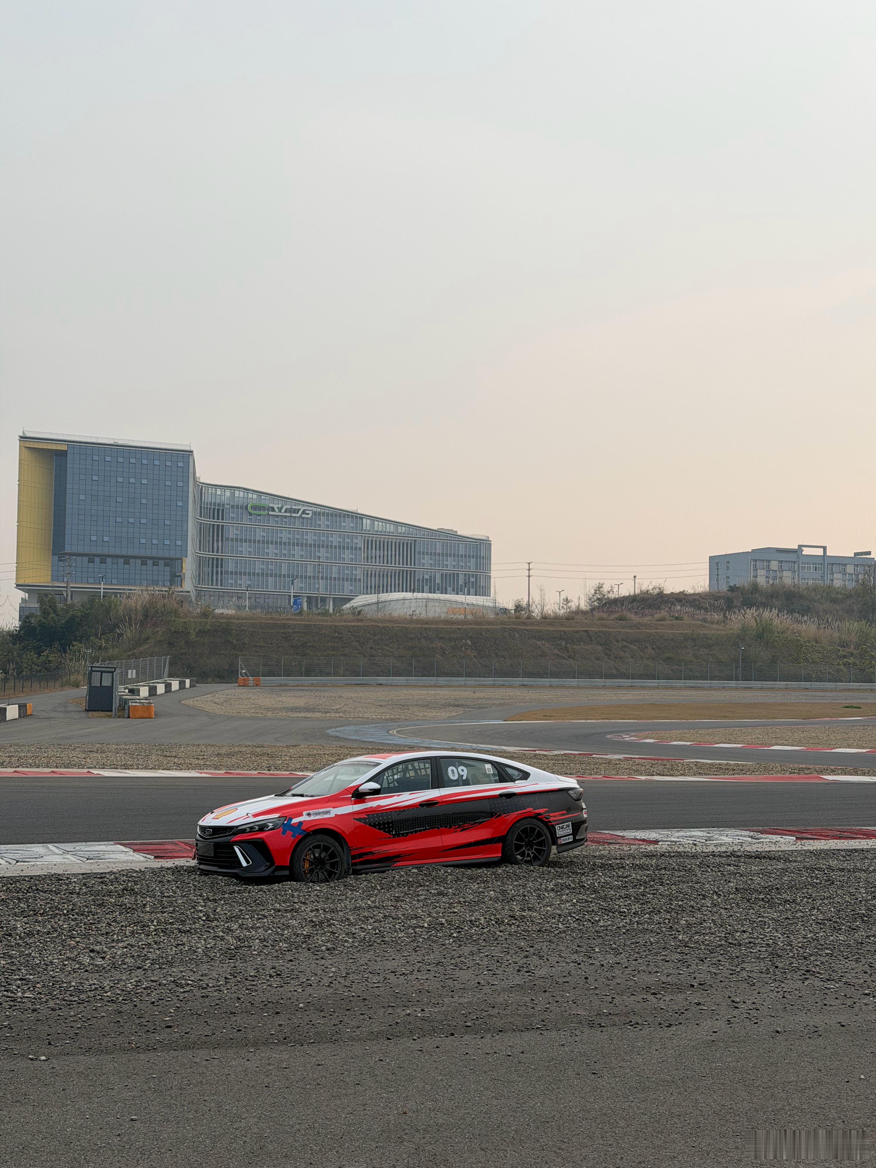 对赛车的领会还不是很深。现阶段意识到：“马力/重量”比，很重要。轻盈的前提下，做