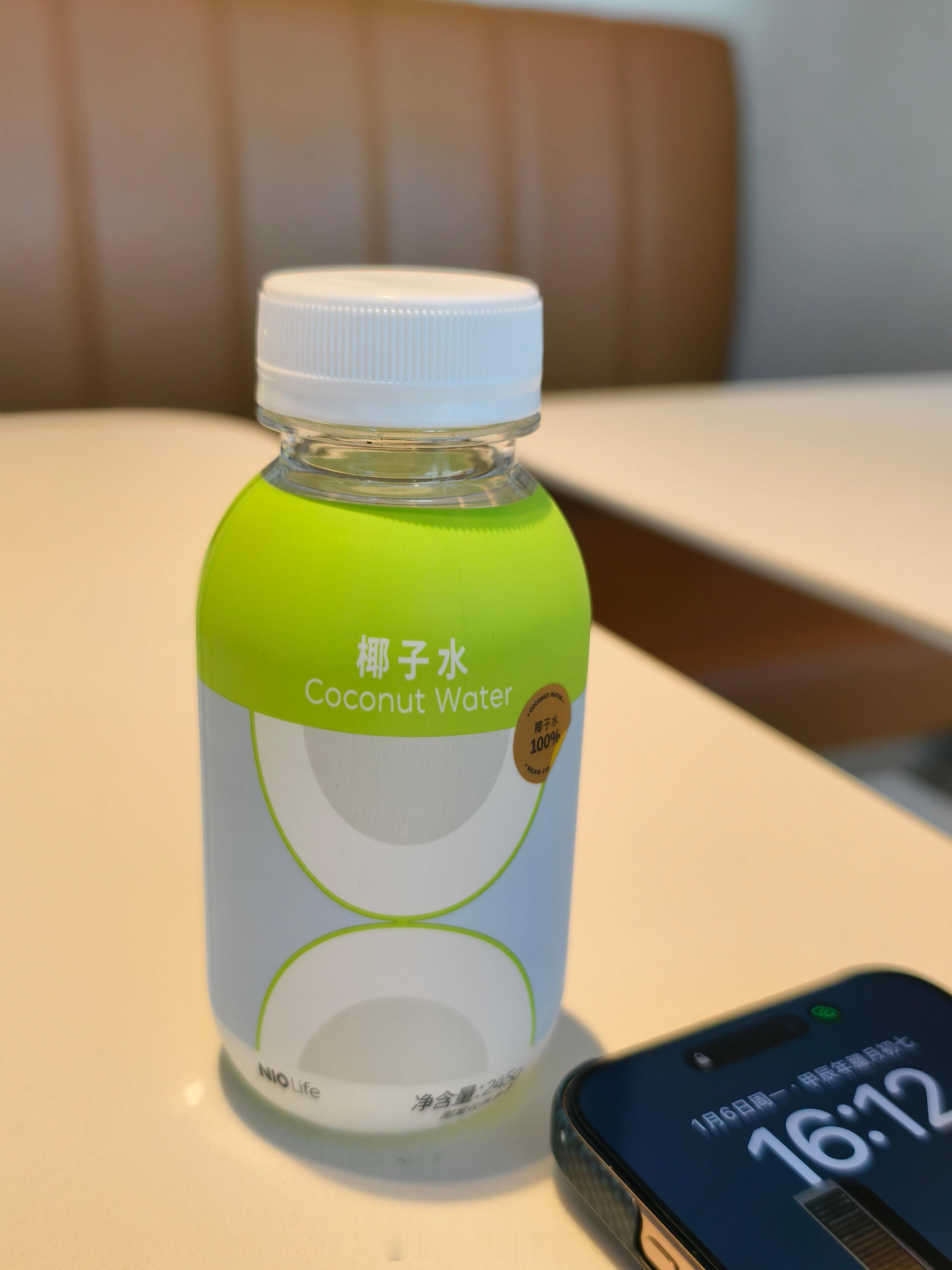 蔚来车主到虹桥机场必去专属休息室下午 4 点这个时段没多少人，在这里休息一会儿，