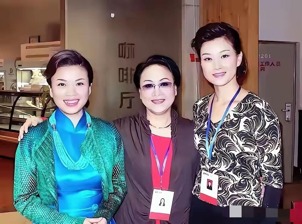 我眼拙没认出来，三位著名歌唱家他们是谁？