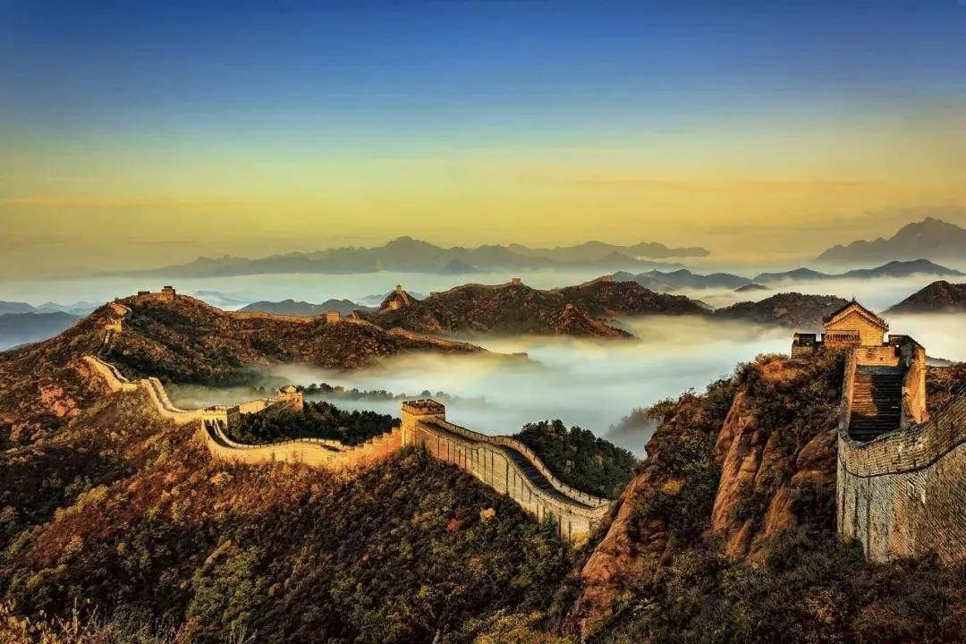 中华文明的底色就是农耕文明，今日中国的发展成就，在大国博弈中的优势地位，归根结底