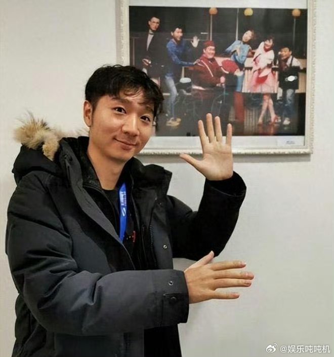 陈大愚当理科生闯进内娱 谁能想到陈大愚以前是学生物的，现在在喜剧圈摸爬滚打这么多
