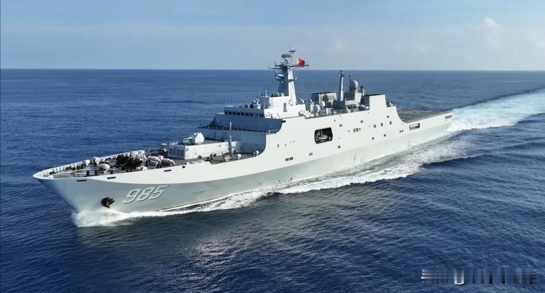 从“海上码头”进化为“战力倍增器”，071型船坞登陆舰正在经历一场脱胎换骨的蜕变