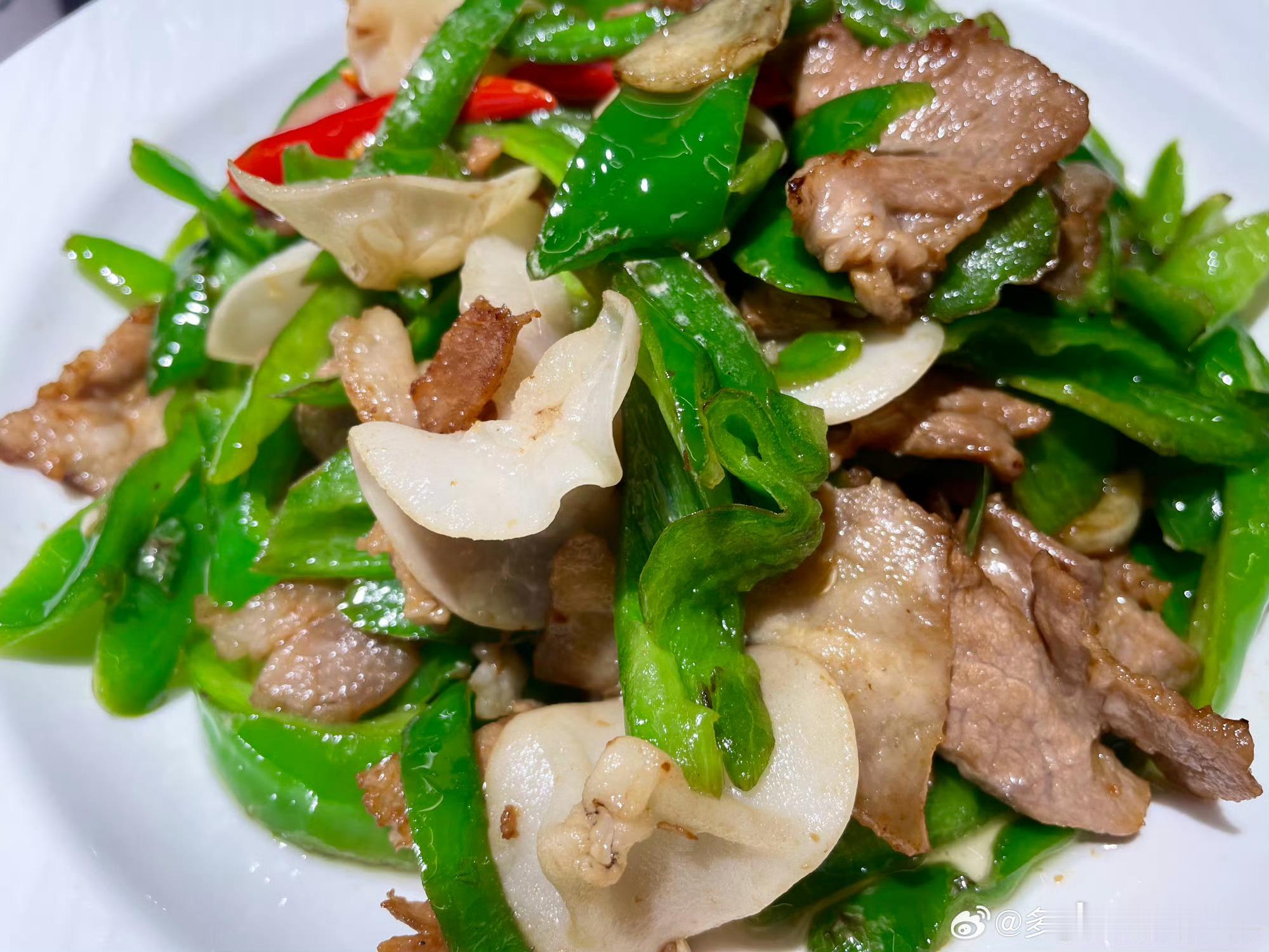 费大厨一盘小炒肉值68元吗热搜替我说出了心里话！几乎每个商场都有一家费大厨，但我