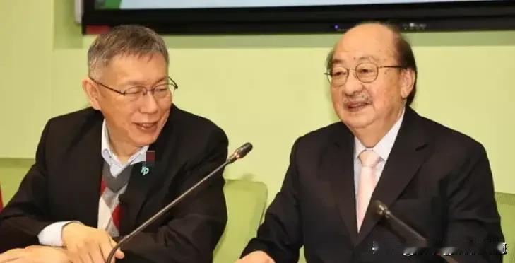 “白皮绿骨”柯文哲，这话说他一点儿也不亏。

今天一天，他不停地穿梭在“立法院”