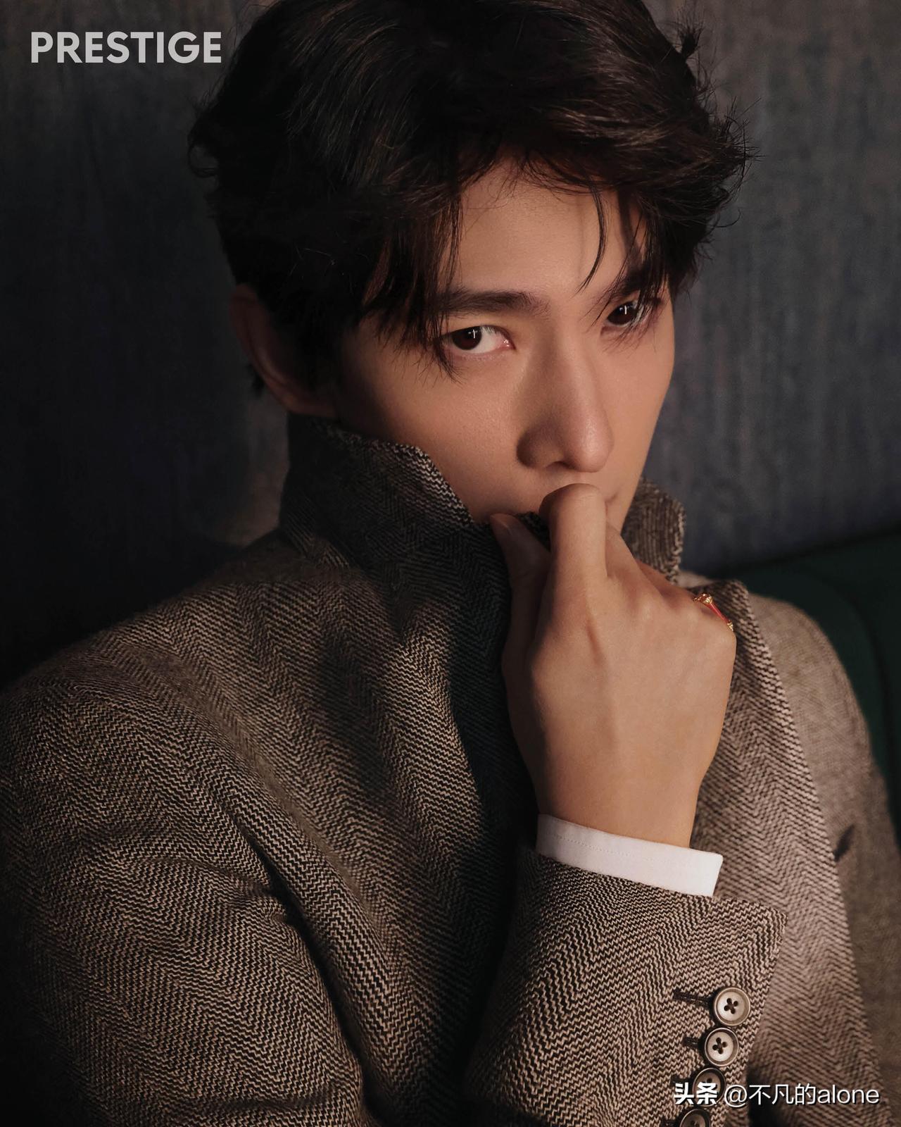 近日，演员杨洋登上时尚杂志《Prestige》港版二月刊封面，这已是他今年登上的
