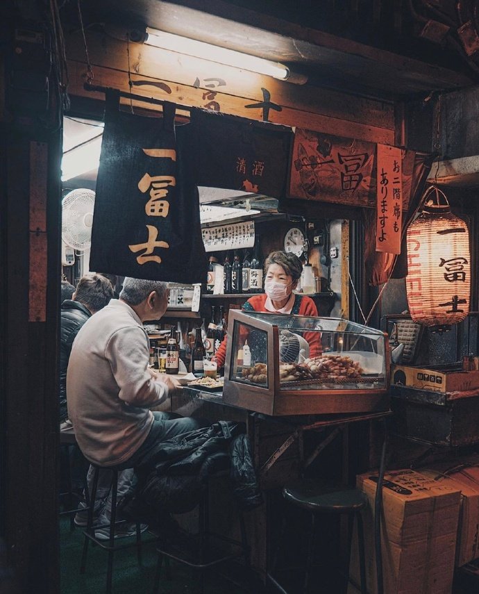 我仍然认为向人诉苦不过是徒劳，与其如此，不如默默承受。——太宰治《人间失格》