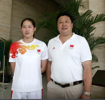 2016年，27岁的世界冠军刘子歌嫁给50岁的教练金炜。记者问刘子歌:“你为什么