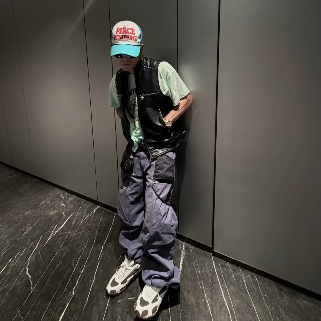 最近一个月只做了一个造型 喝了一个月咖啡