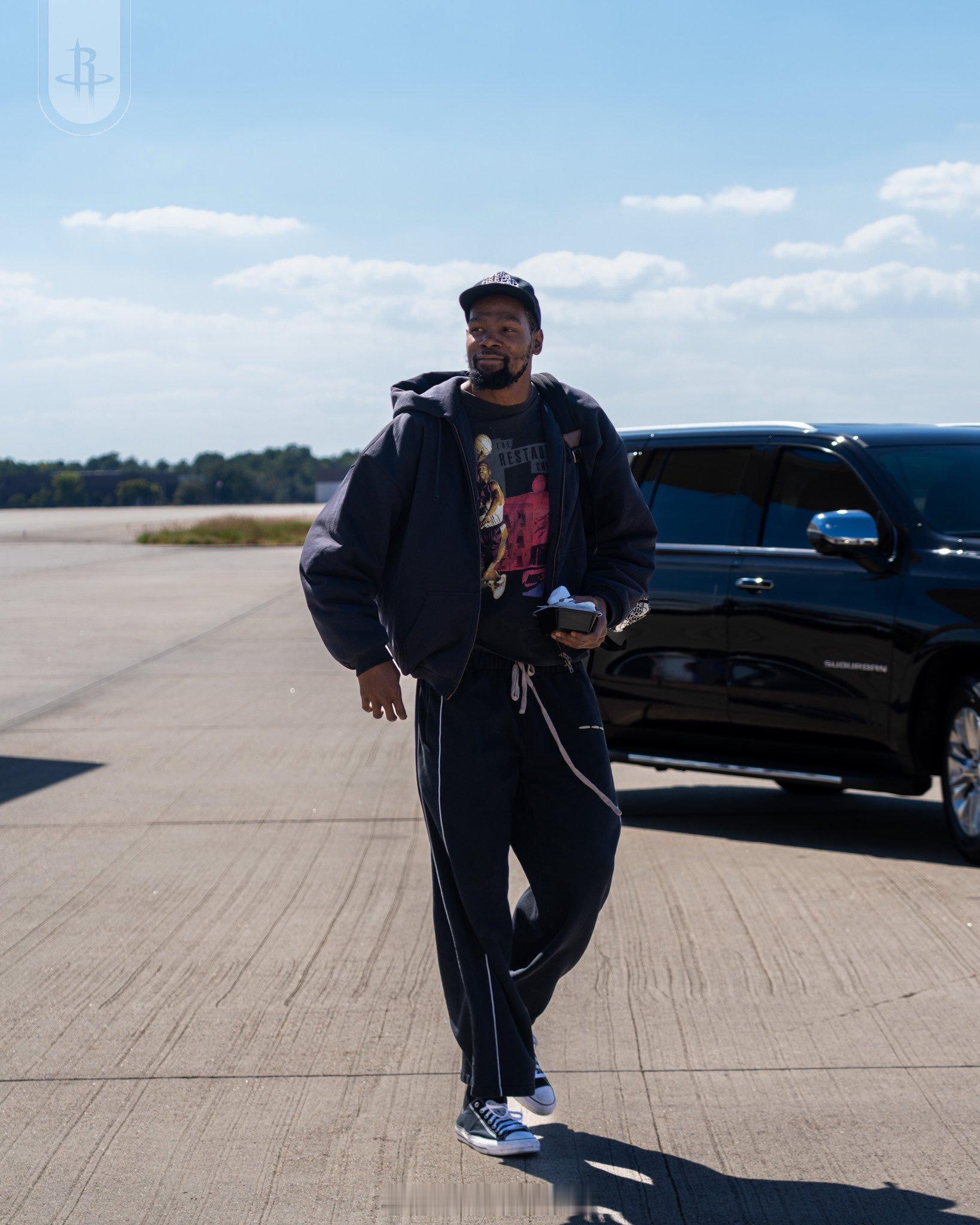 你杜首次作为火箭球员随队出发前往客场！杜兰特休斯顿火箭NBA吐槽大会 ​​​