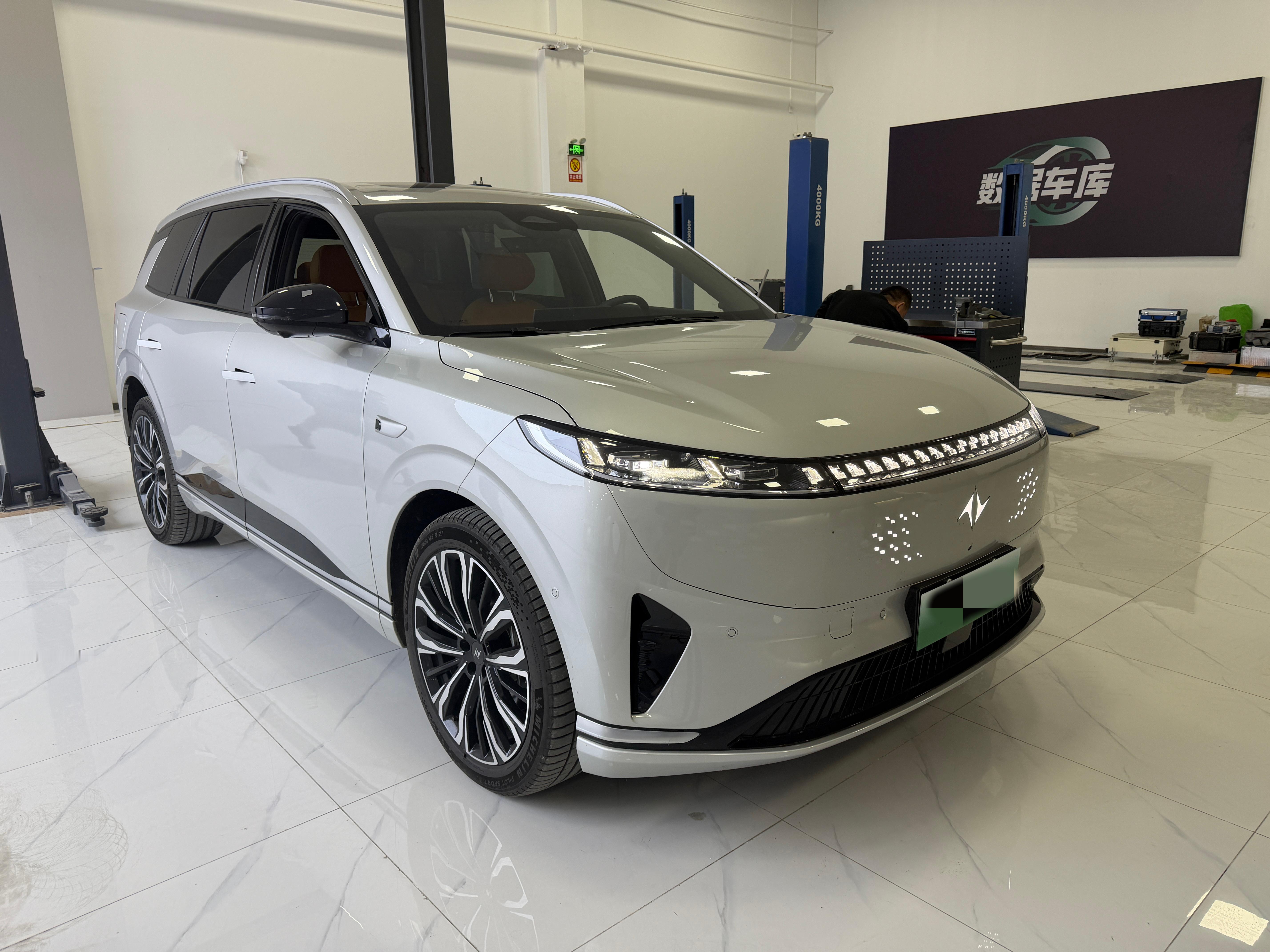 听他们说要拆车，我来现场“直播”一下汽车碎片*1…话说这车后排有“大床房”谁想躺