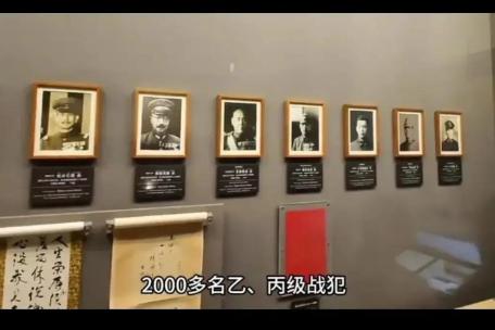 真的太勇了！网传一位中国姑娘去了日本靖国神社，直接把摄像机对准展馆里的日语原文，