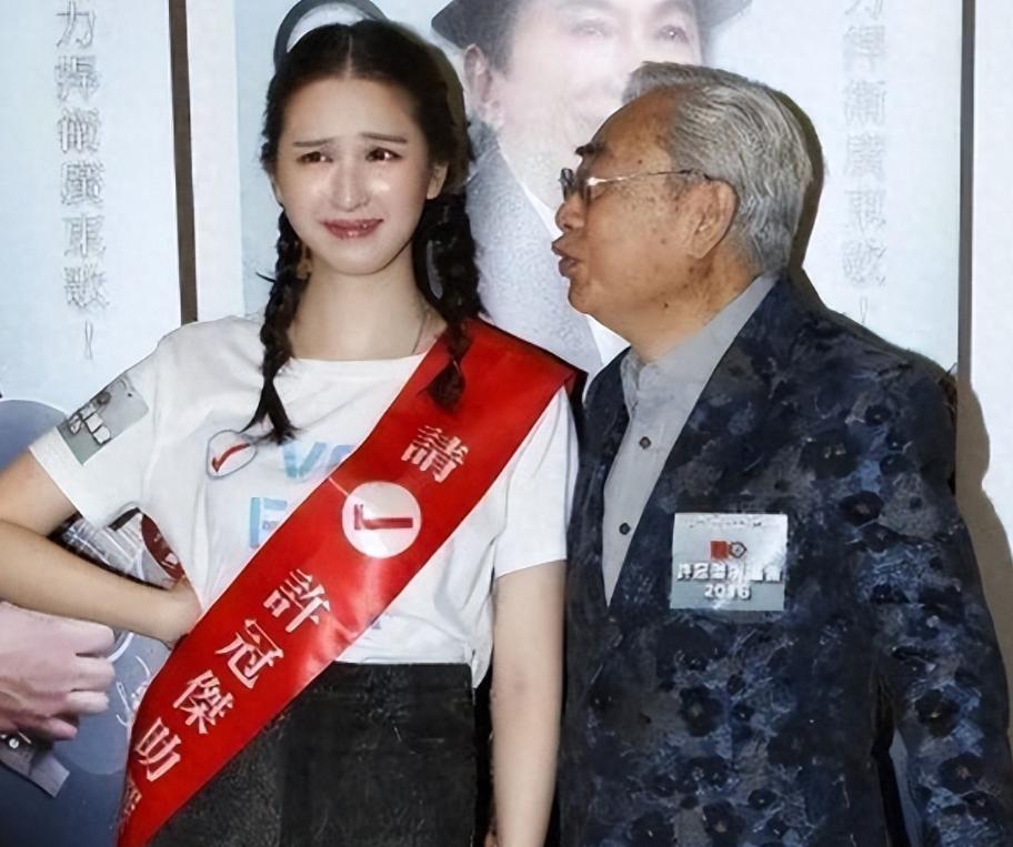 名场面！昔日体操顶级女神，恋上大51岁干爹。

2014年，年仅26岁的她，被多