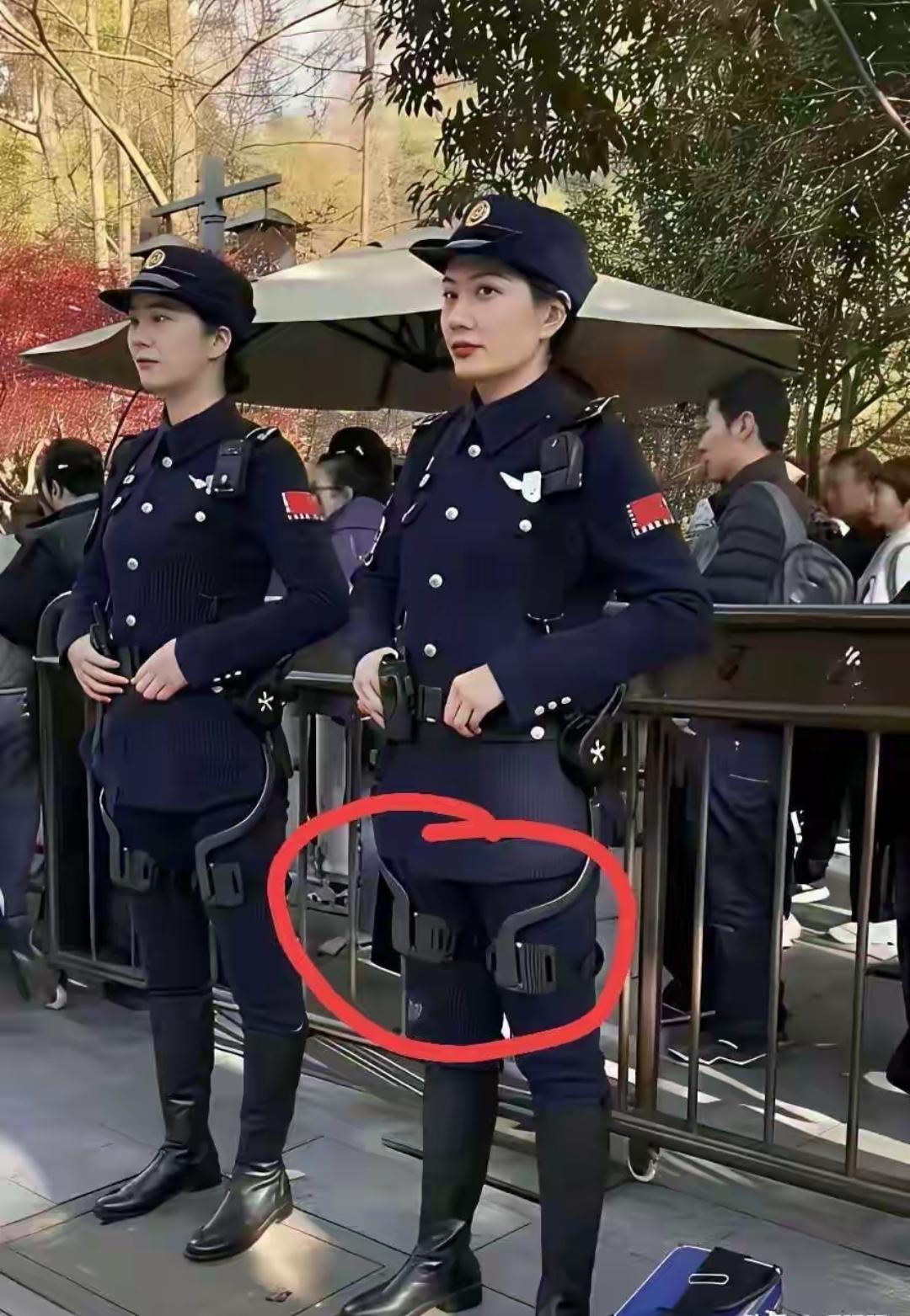 很好奇这些女特警大腿上部佩戴的是啥防护器械？是起什么作用的？