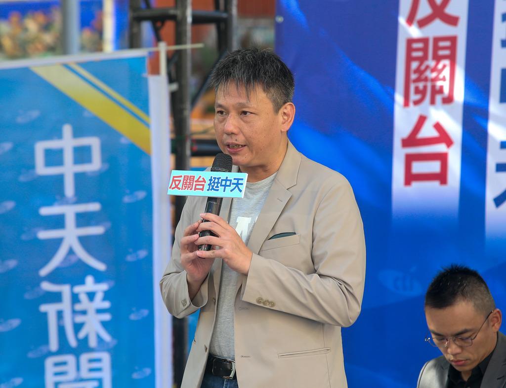 谢寒冰还原地图炮飙骂现场 黄光芹致歉：给你添麻烦了
民众党退党风暴持续延烧，资深