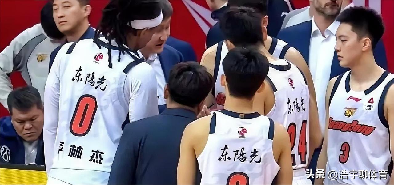 不是萨林杰也不是胡明轩，这才是广东输给江苏队的真正原因，杜峰无能为力。
广东东阳