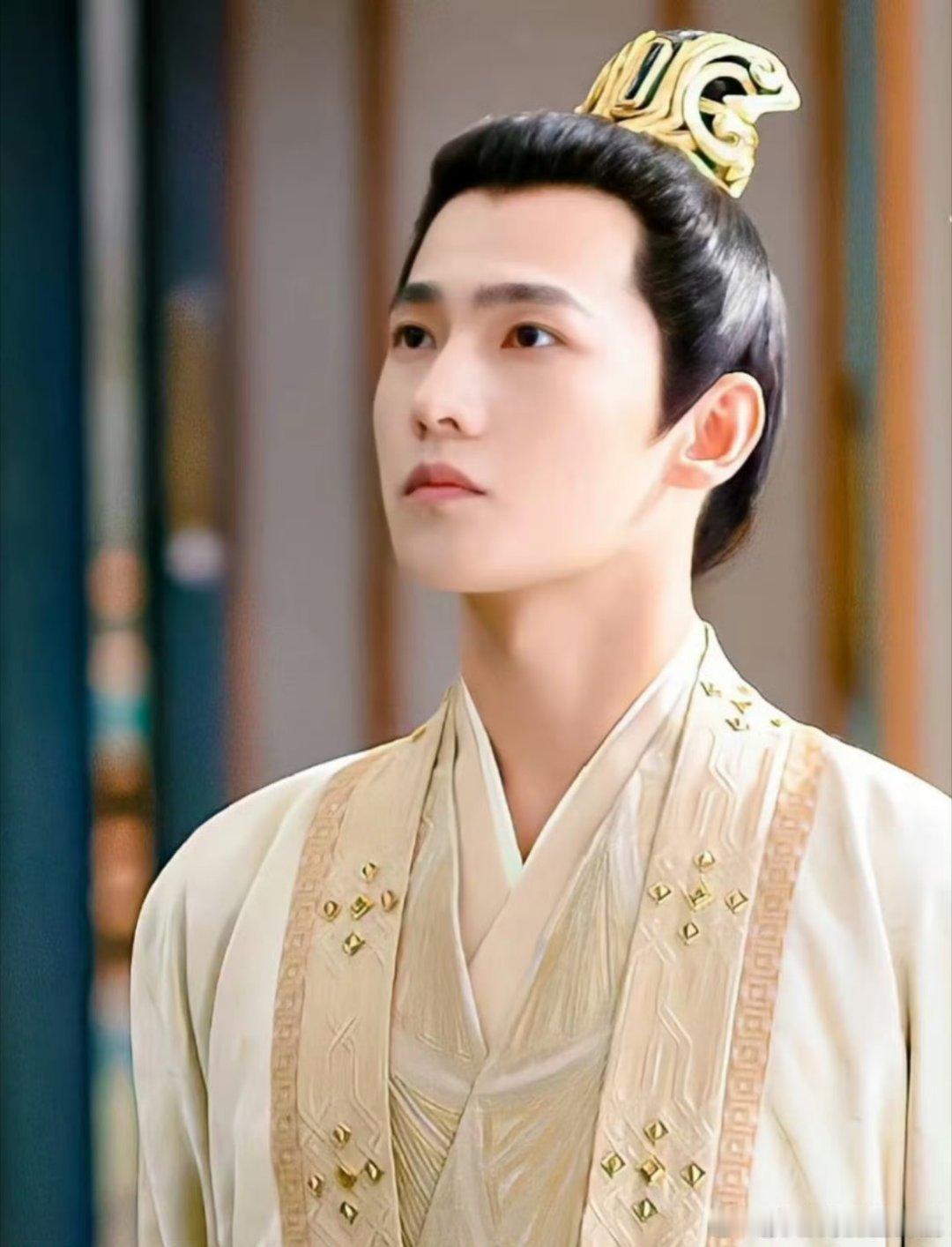 杨洋平均每年一部大ip影视化杨洋真的是大IP收割机吧！从新红楼梦出道，每年一部爆