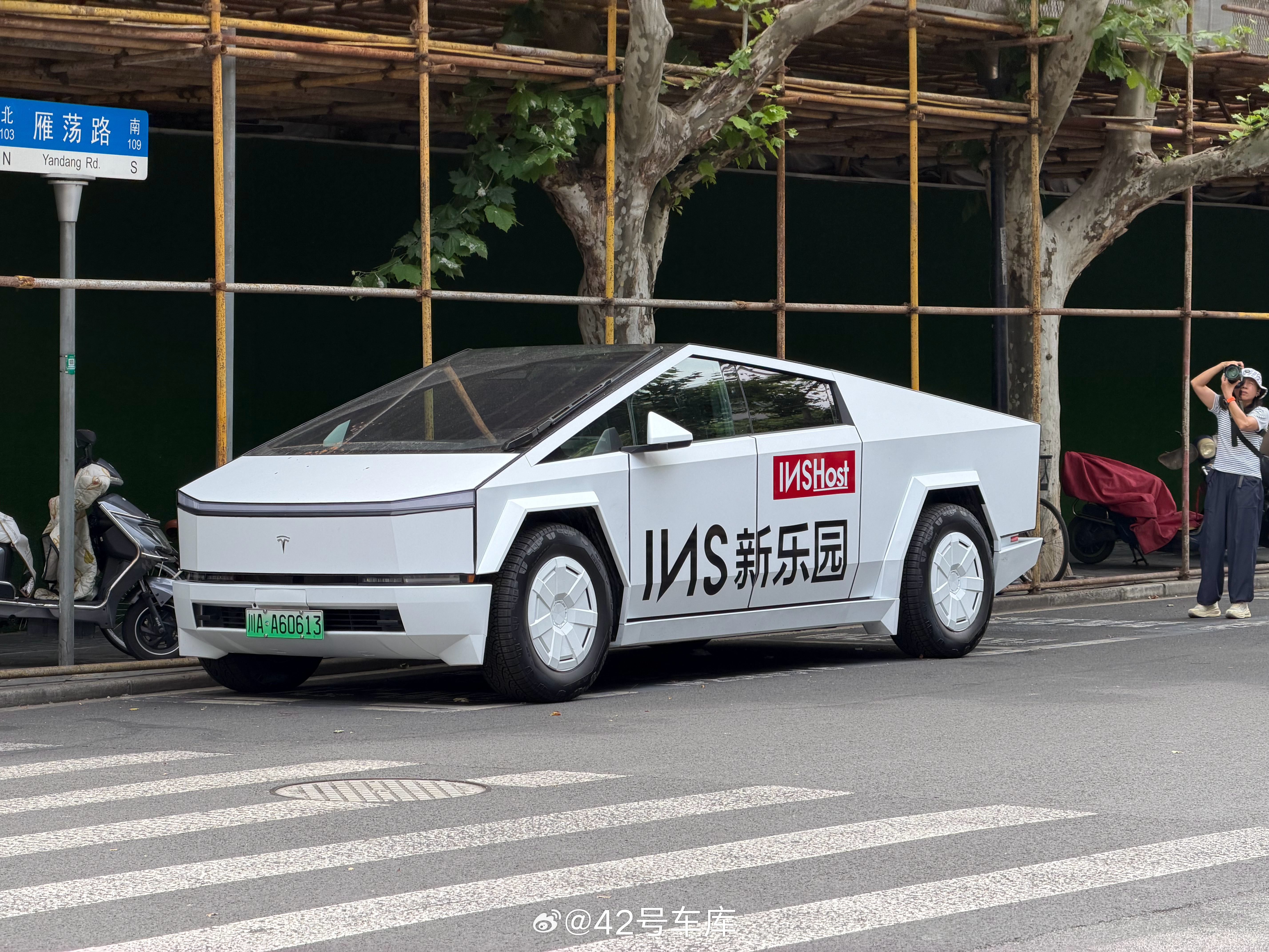 最近看到的稀有物种，好像还差一辆福特 F-150 Lightning，国内有人买