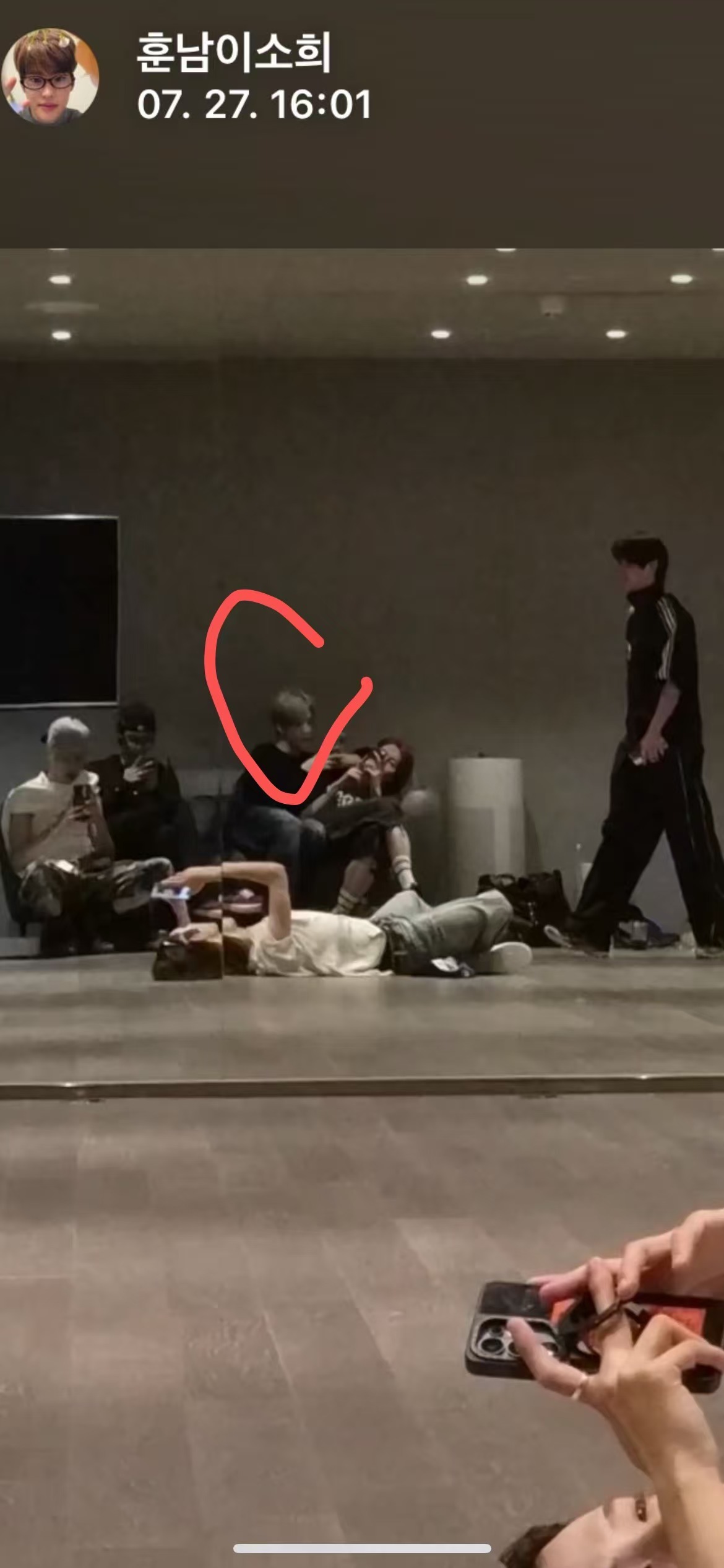 我靠浅色头发卧槽谁来告诉我一下这个是不是我家灿灿