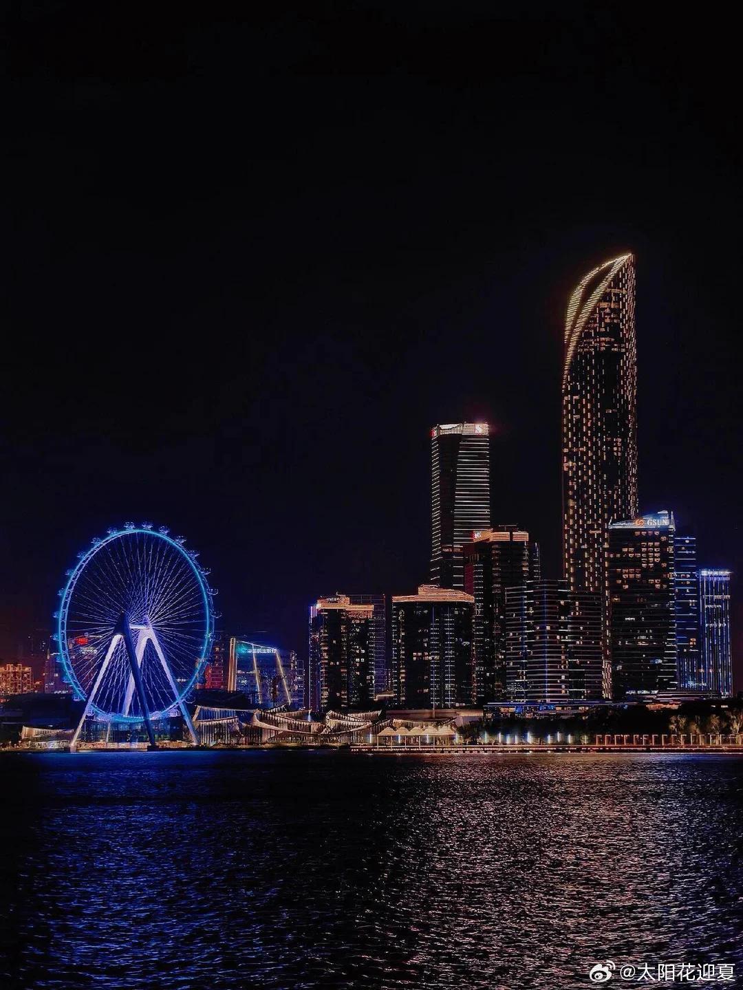 苏州｜一半古韵，一半摩登✨小桥流水枕着乌篷船，白墙花影藏尽江南温柔。古塔静立街巷