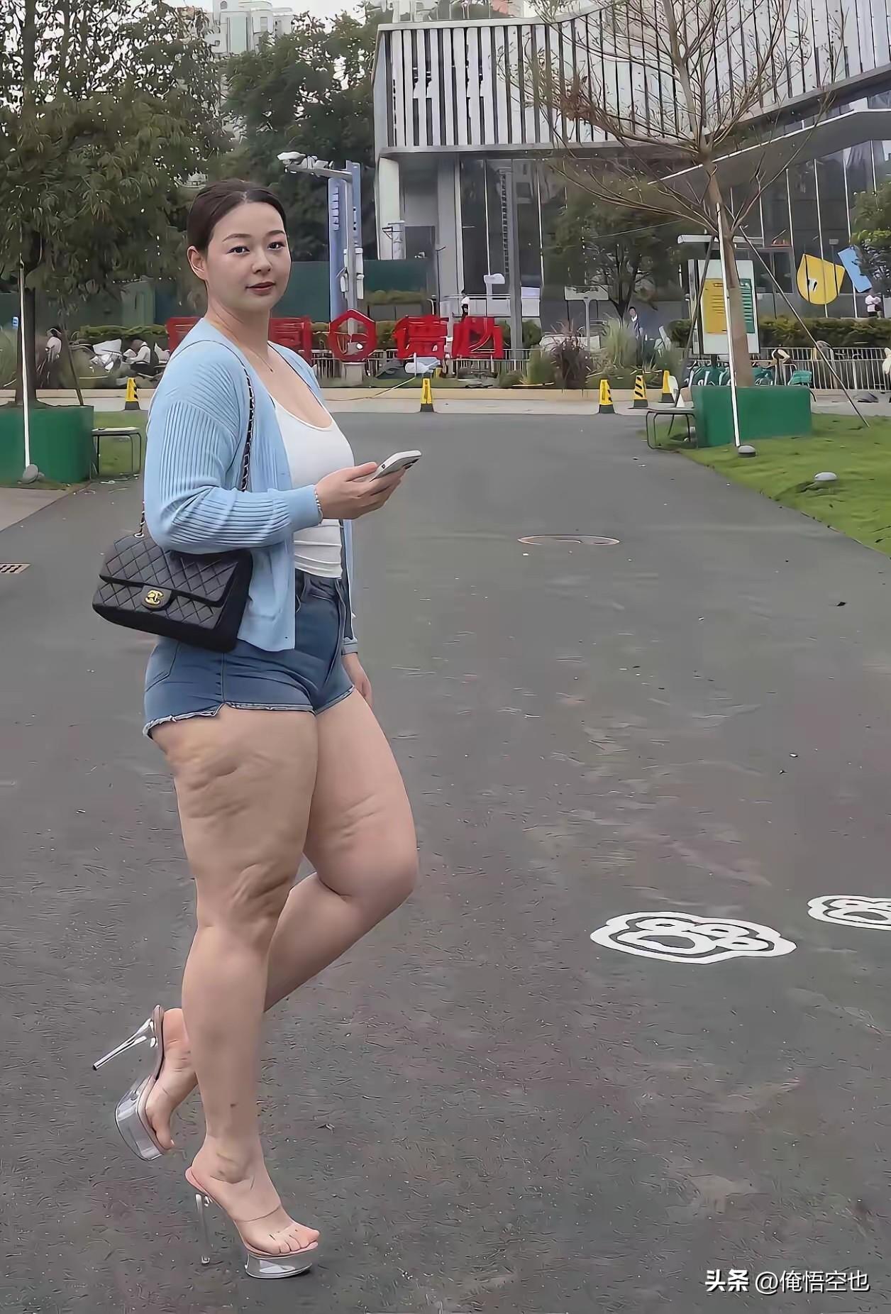 人生的状态总是起伏不定，顺境时不要过度乐观，我们要知道，美好不会永久停留。

低
