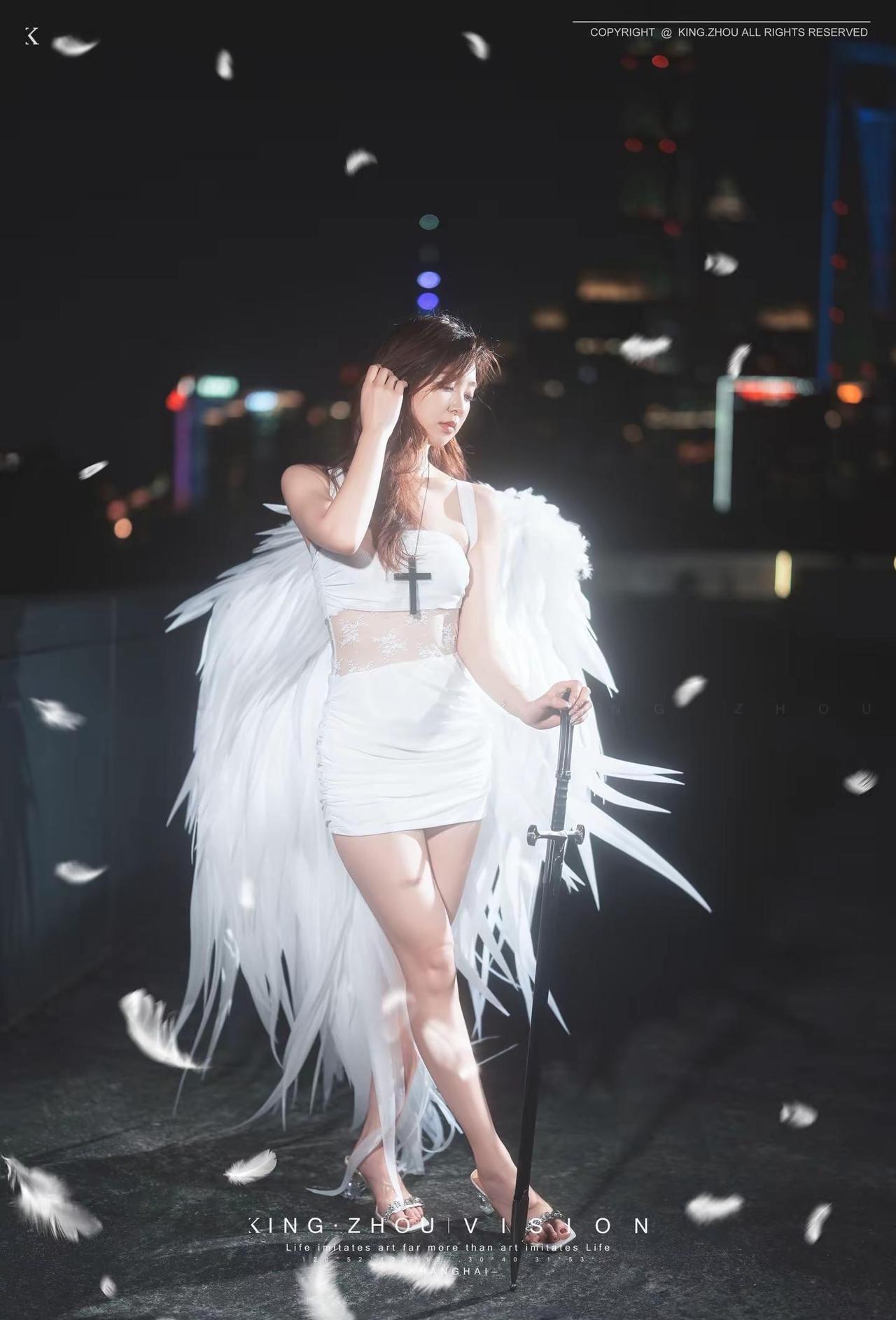 你会在外滩拍写真嘛。上海外滩街拍怎么拍 天使的翅膀 夜景人像 电影感
