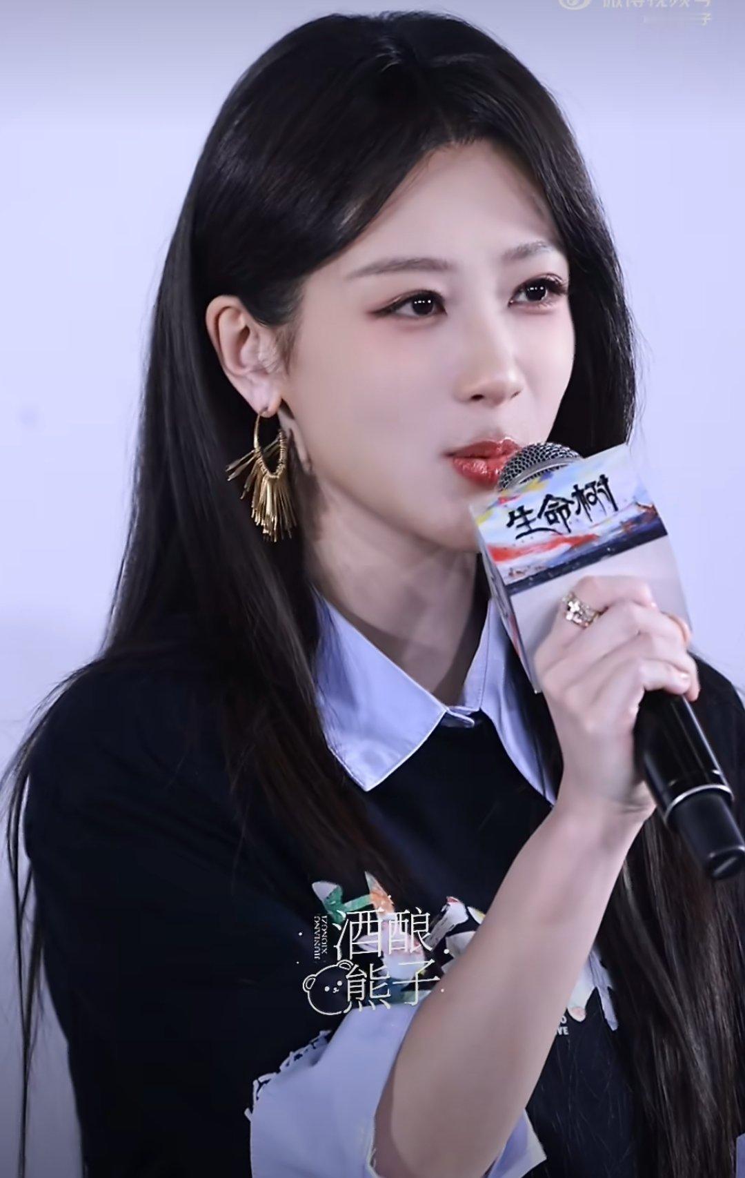 杨紫这和女大有什么区别，怎么美成这样。。。侧脸美正脸美背影美姐姐 