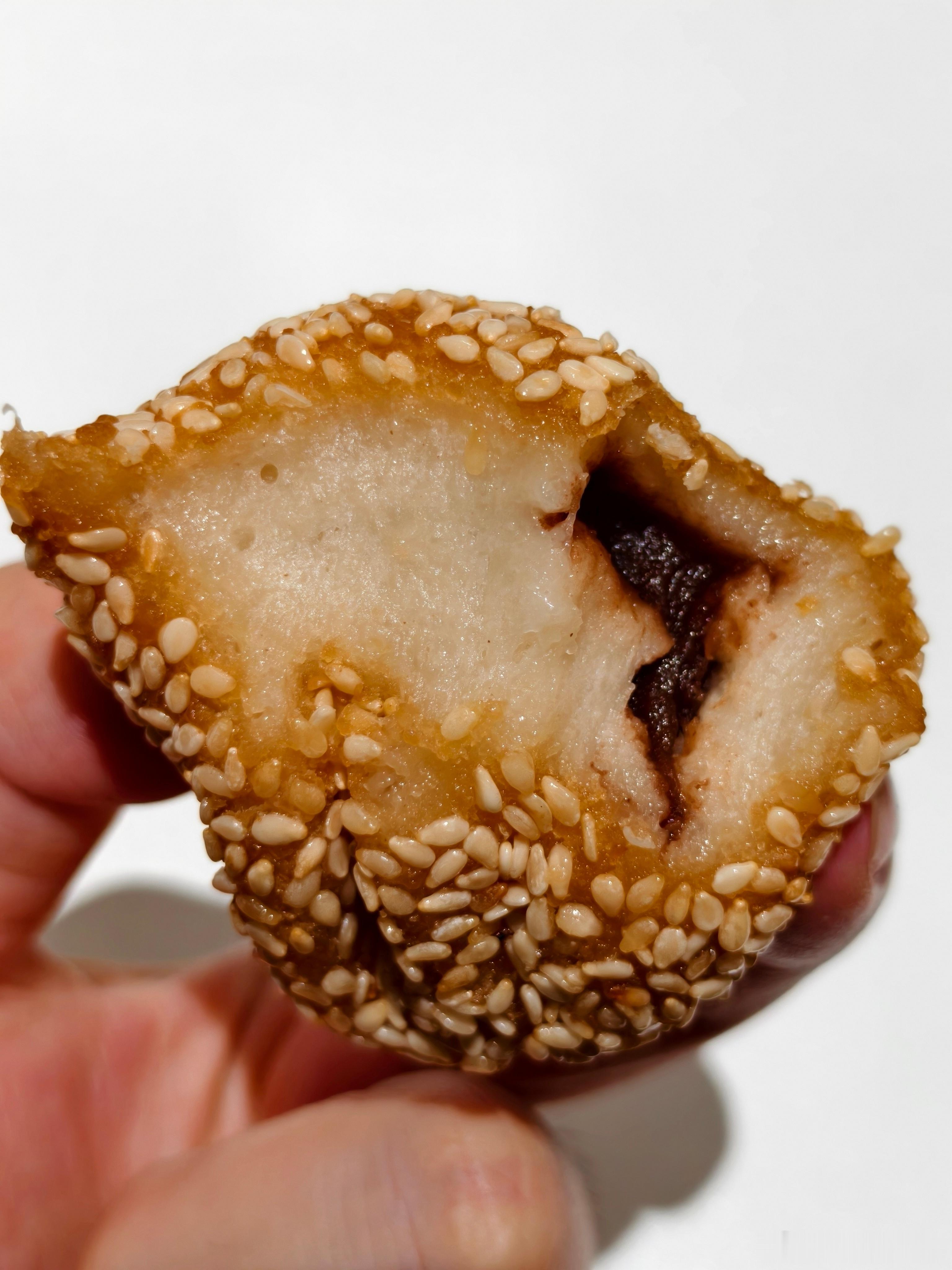 一大早给洁癖哥发我的早饭想说这个麻圆好吃结果领导突然给我发消息过来一下就发给领导