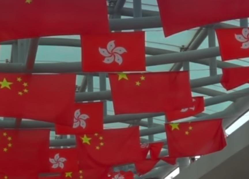 香港回归29周年街头满眼中国红最爱中国红 西安·华严寺