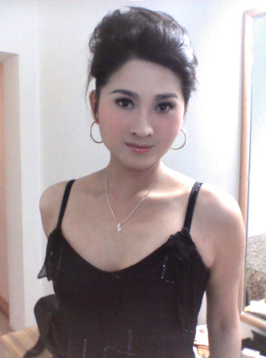 2013年，张珏紧急召开一场新闻发布会，宣称自己被导演潜规则，张纪中立马反驳：张