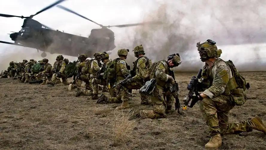 仗打了35天，前线天天烧钱挨炸，五角大楼却在后方搞起了大清洗！美陆军最高主官突然